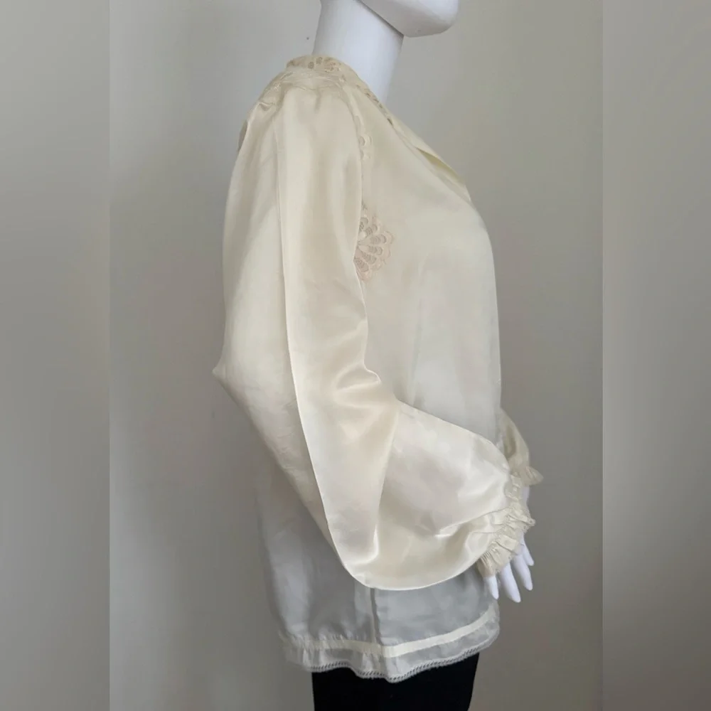 Feminine with beautiful lace detail. Made in the USA!
Travels well. - Picture 3 of 11